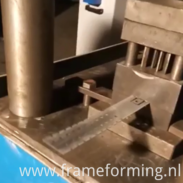 Keel joint making machine 